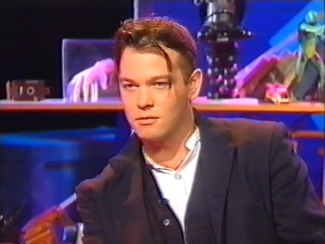 Stewart_Lee_and_Jonathan_Ross_Mondo_Rosso_BBC2_1995_6-49_screenshot.jpg